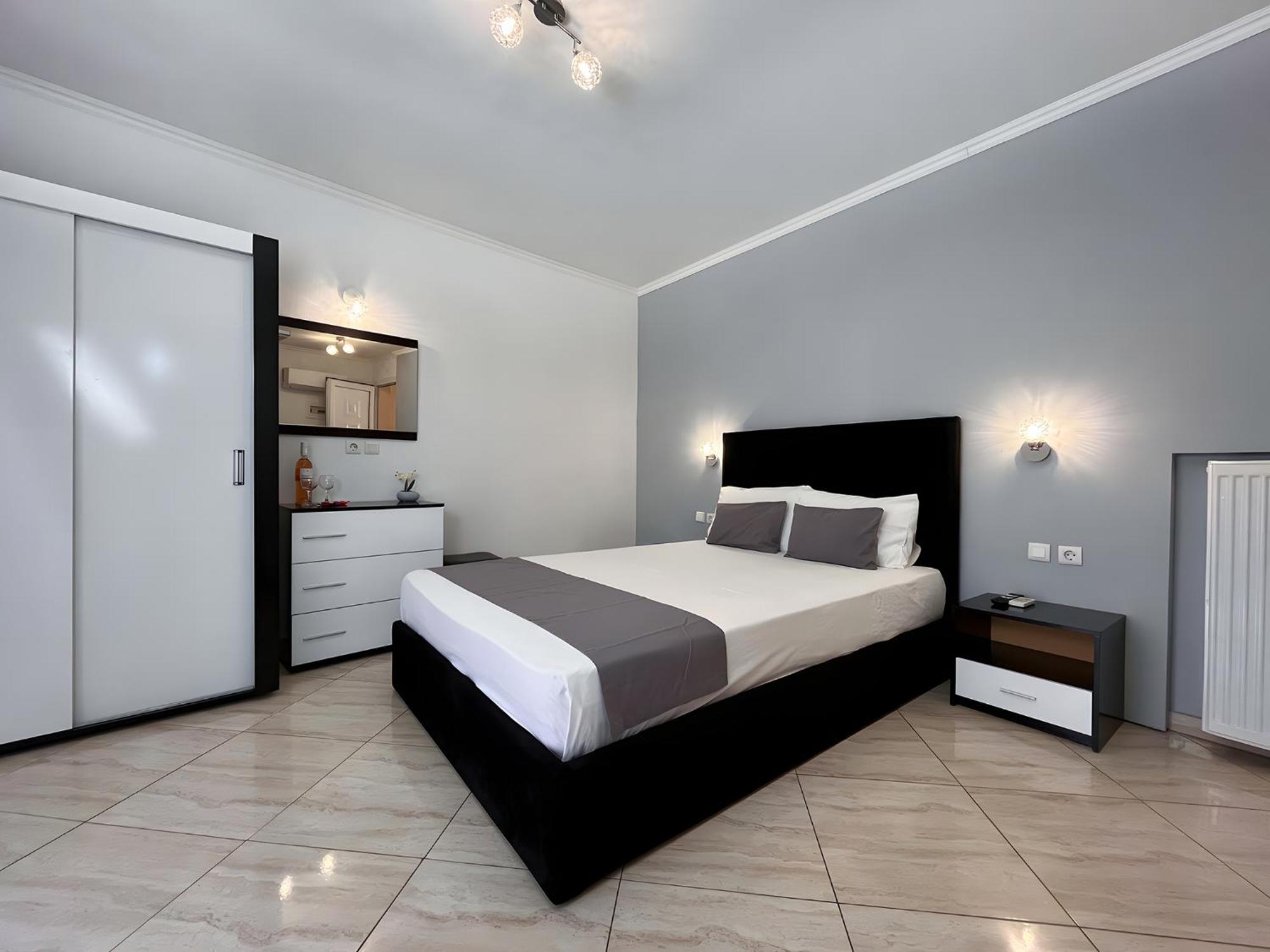 George Giov Apartament Sarti