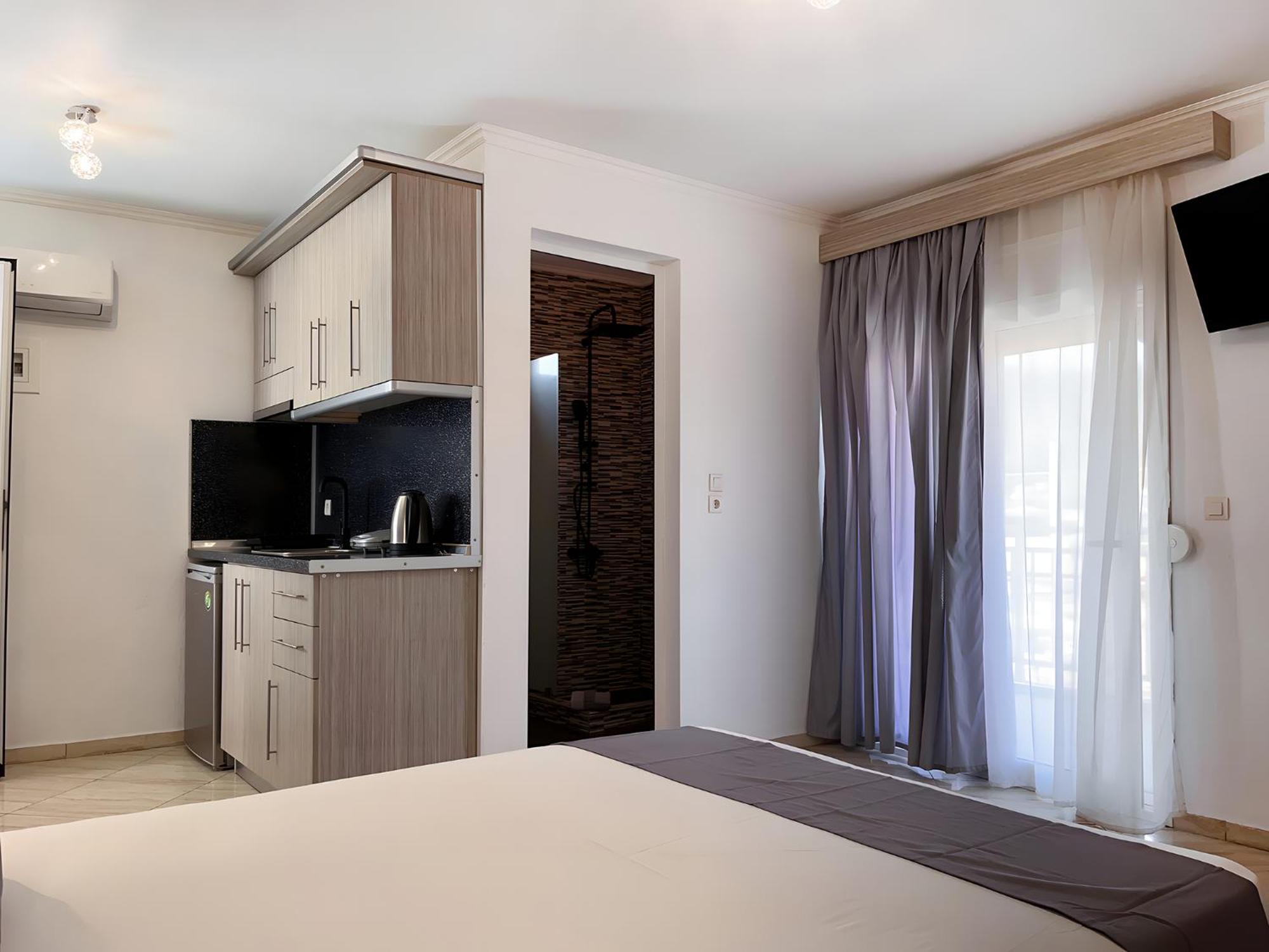 George Giov Apartment *