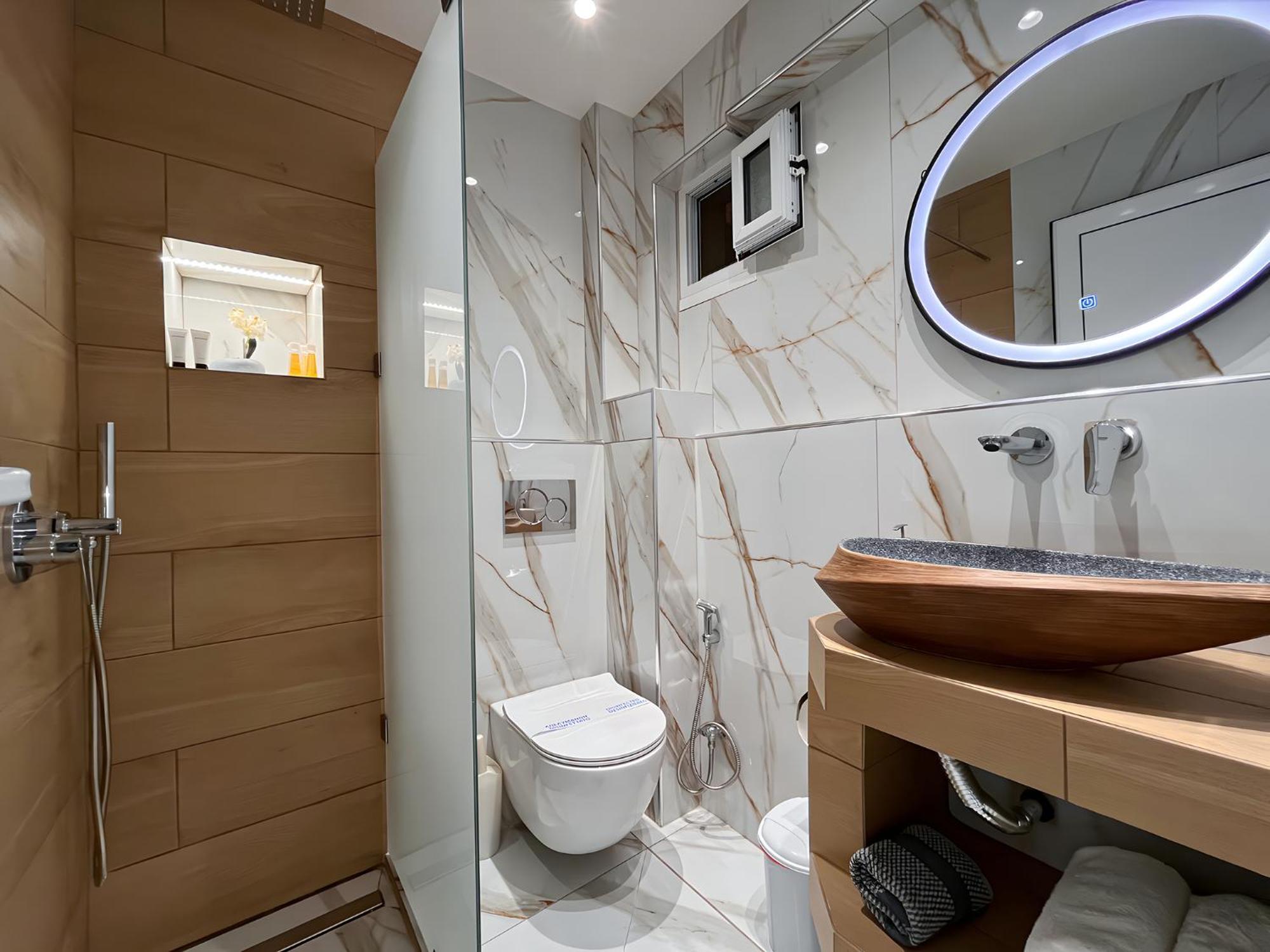 George Giov Apartment *